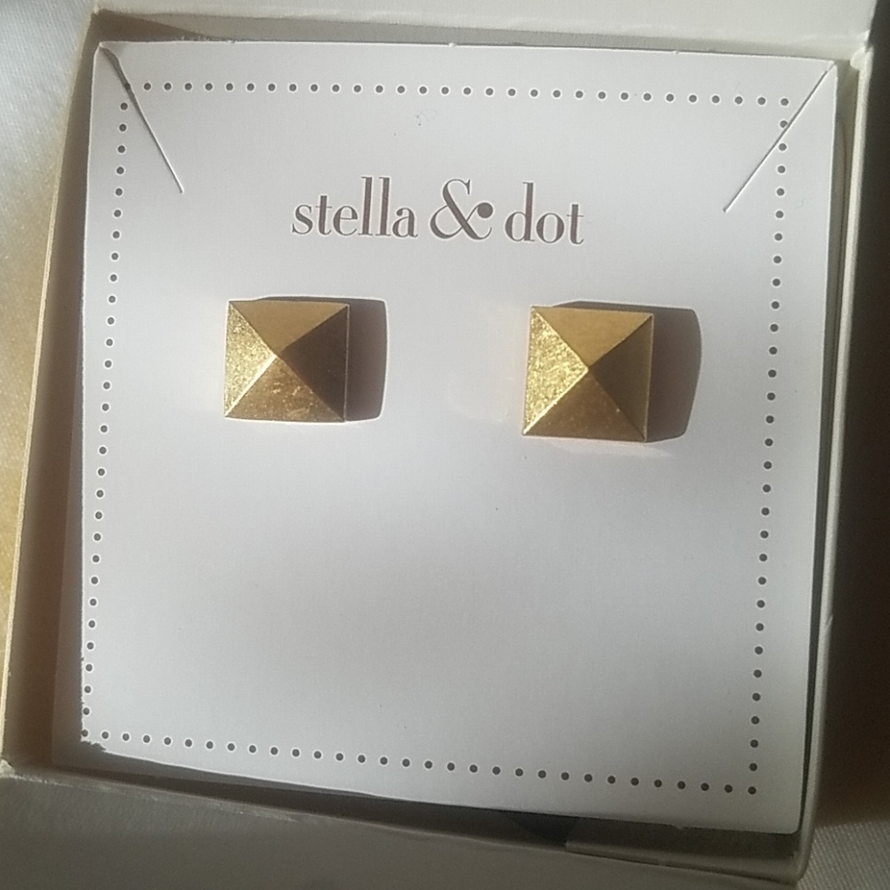 Stella & Dot Cleopatra Studs- NIB